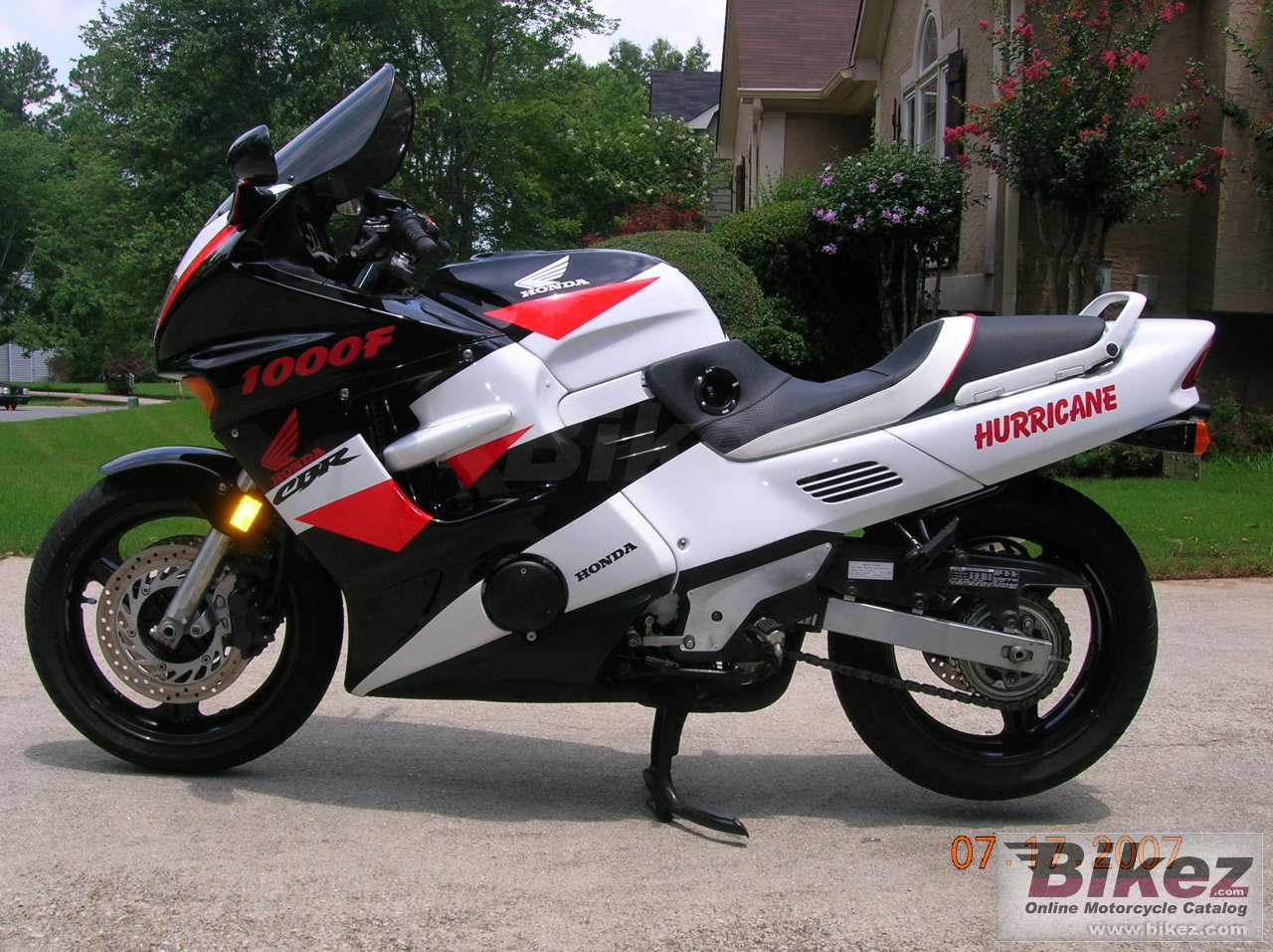 Big  cbr 1000 f picture and wallpaper from Bikez.com